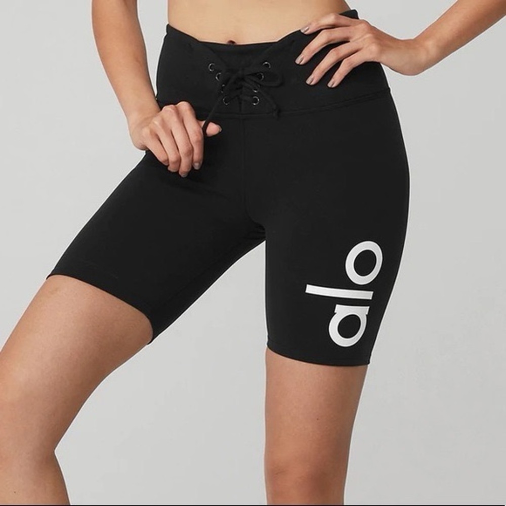 Alo Yoga 7" Yogi Lace Up Short